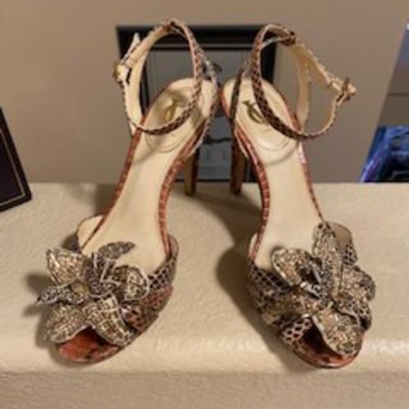 Vince Camuto Signature VI-BETTIE Heels - Picture 2 of 9